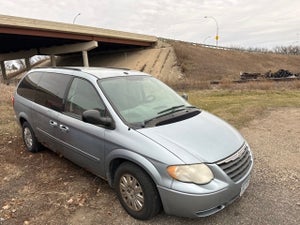 2006 Chrysler Town &amp; Country LX