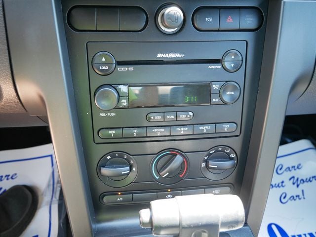 2005 Ford Mustang V6 Deluxe