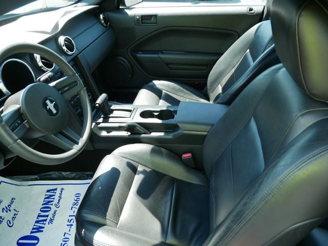 2005 Ford Mustang V6 Deluxe